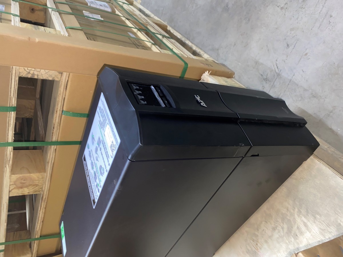 APC Smart-UPS 2200VA LCD 230V SmartConnect (SMT2200IC/def)