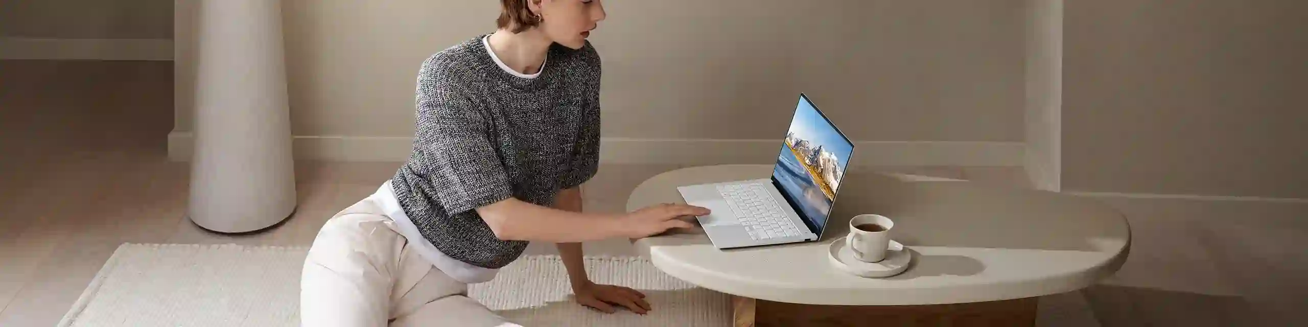 OLED-дисплей формата 3K и 4 динамика