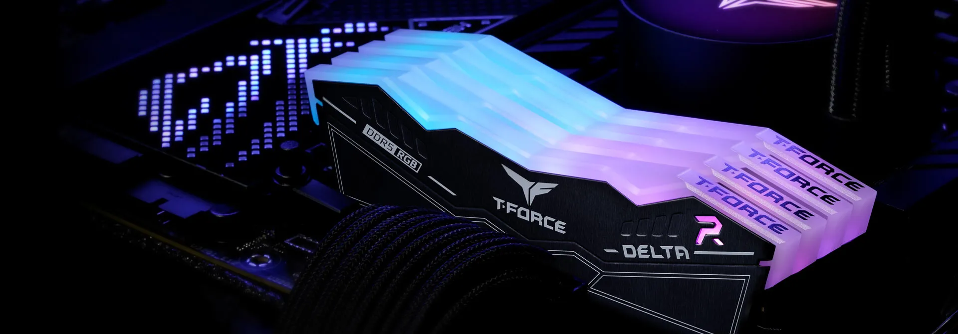 Цвета RGB и сверхширокое освещение 120°