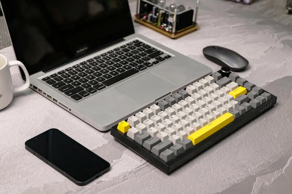 Кейкапы PBT в OEM-профиле и переключатели Ajazz Custom