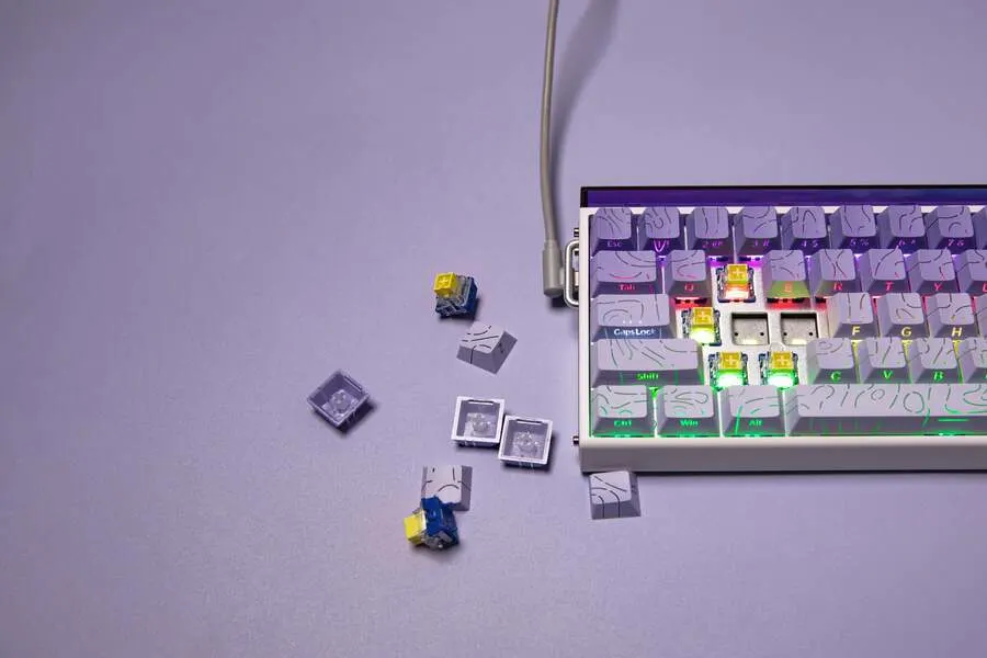 Универсальные буквы с возможностью горячей замены и просвечивания