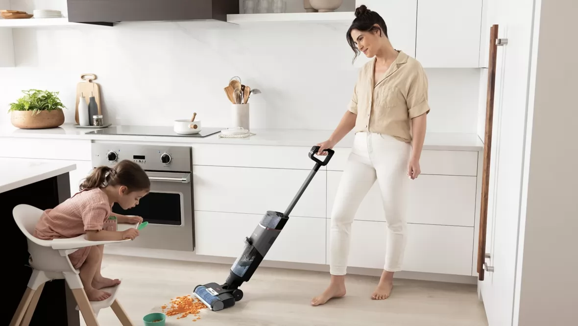 Пылесос вертикальный Shark HydroVac WD210EU