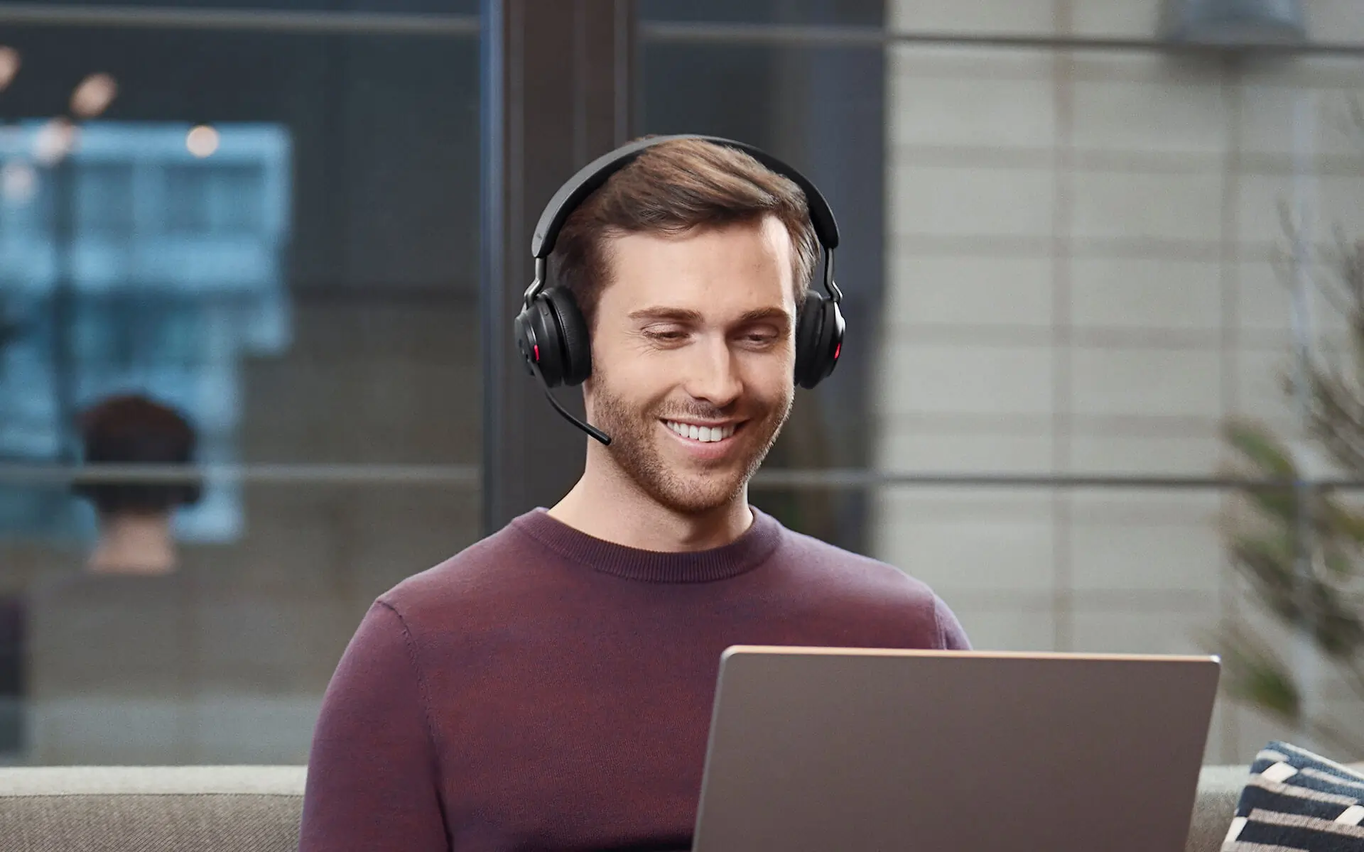 Музыка настолько хороша, что ее можно почувствовать.