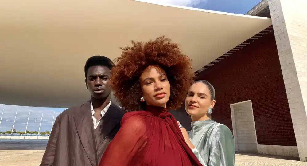 Новая фронтальная камера Center Stage. Гибкие возможности компоновки кадра. Более продуманные групповые селфи. И многое другое.