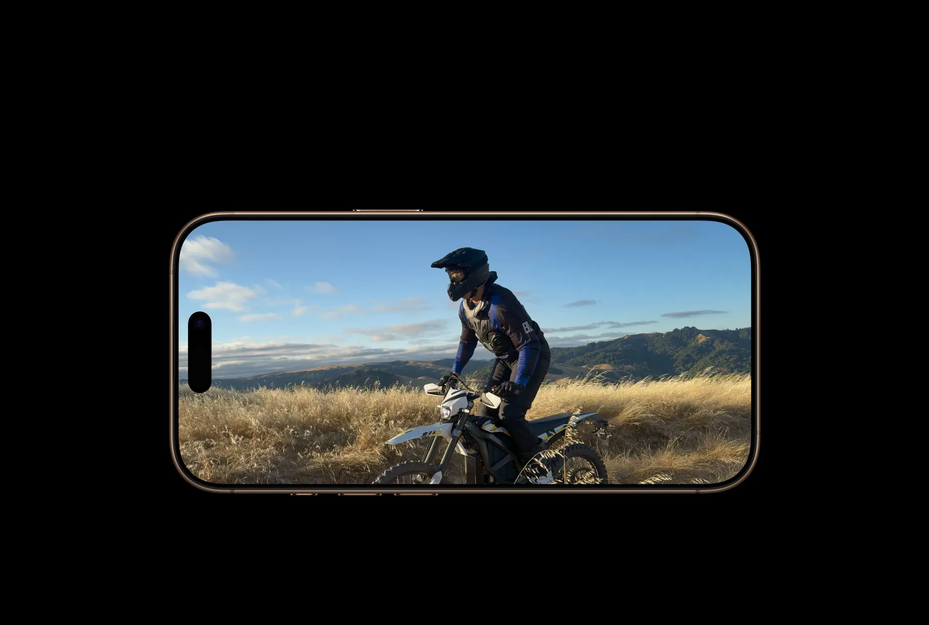 Dolby Vision 4K 120 кадров в секунду. 4 микрофона студийного качества. Профессиональная студия у вас в кармане.