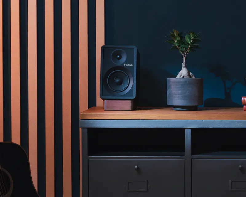 С Onkyo жизнь звучит лучше.