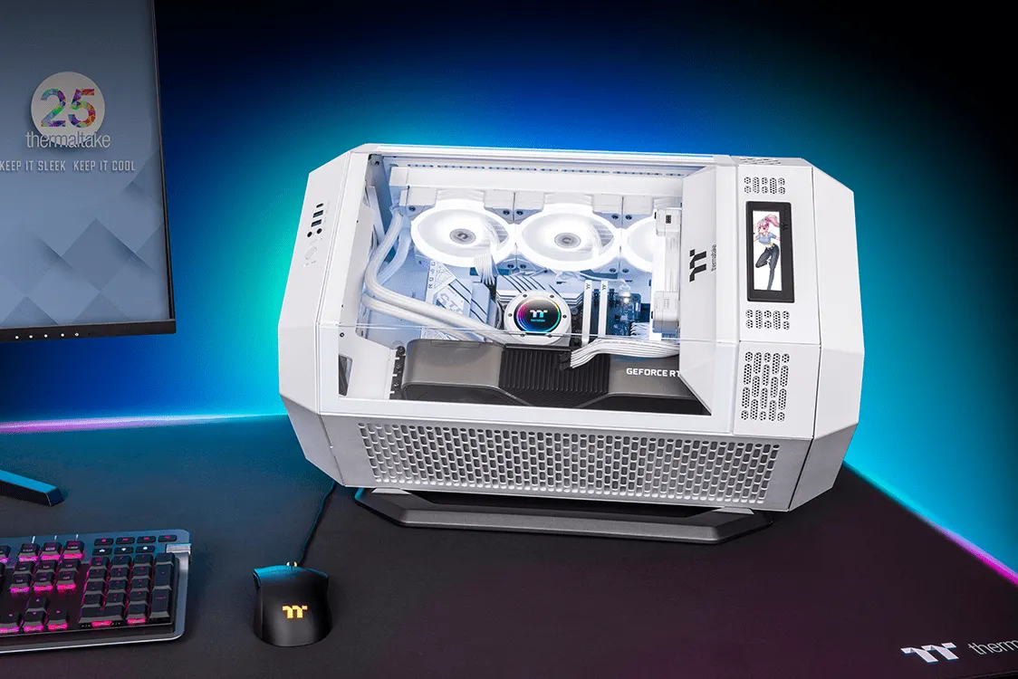 Уникальный ракурс — горизонтальное размещение кейса.