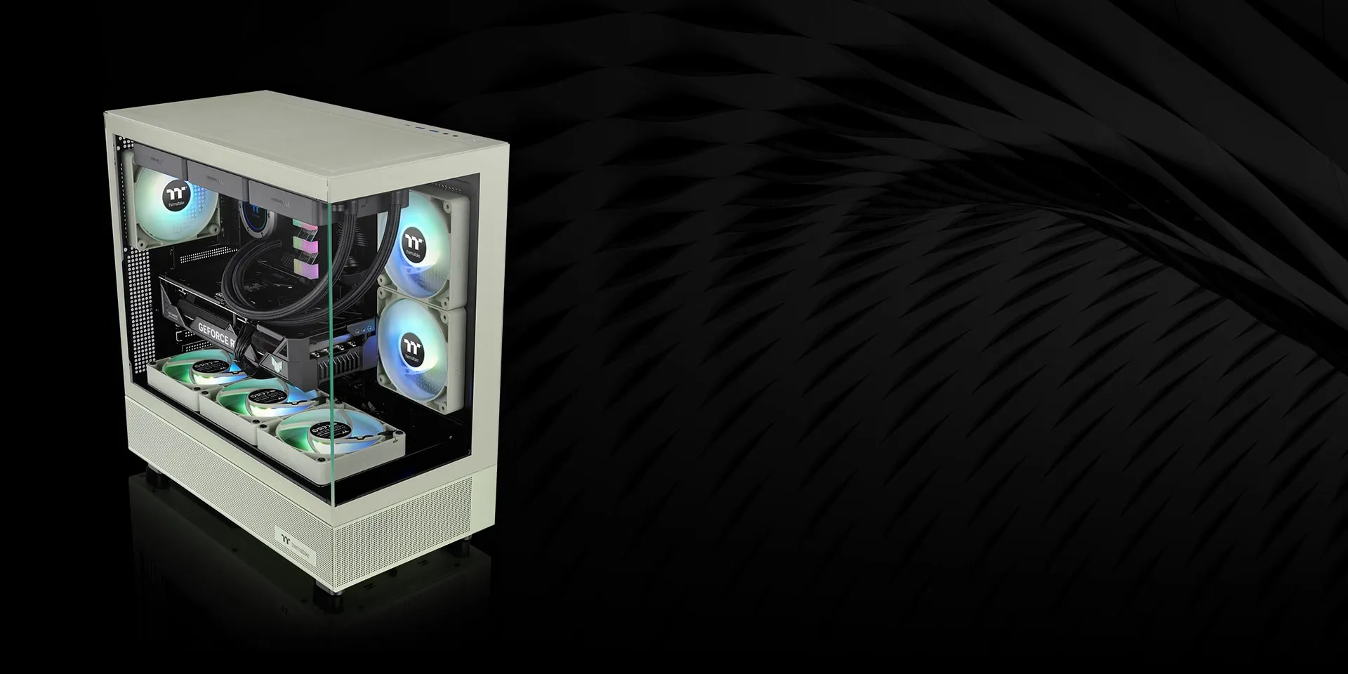 Передняя и левая панели из закаленного стекла